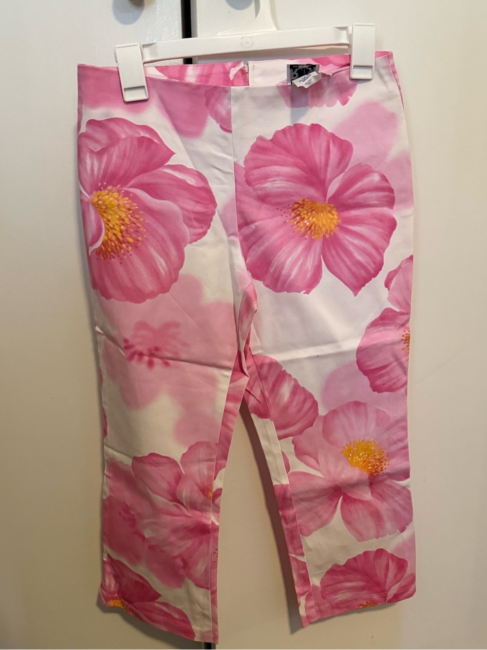 Rave 4 Real Pink & White Floral Capri Pants